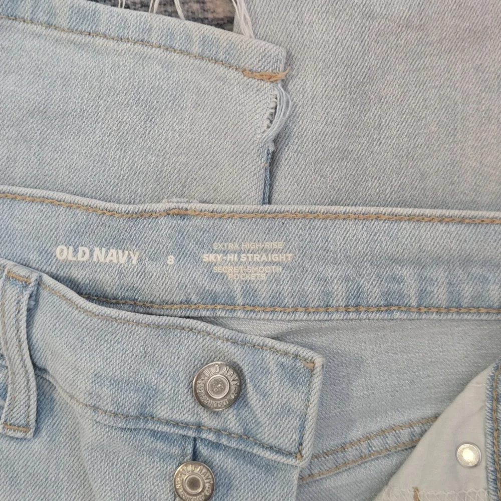 Light Wash Jeans - Picture 4 of 4